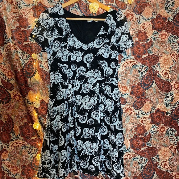 🌻💫 Sunflower Dress 💫🌻 - Picture 3 of 3